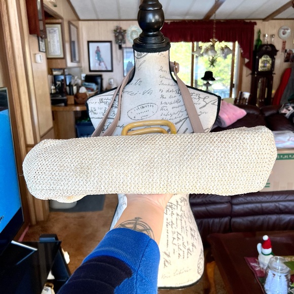 Vintage Fossil woven purse with wooden handles - Picture 4 of 16